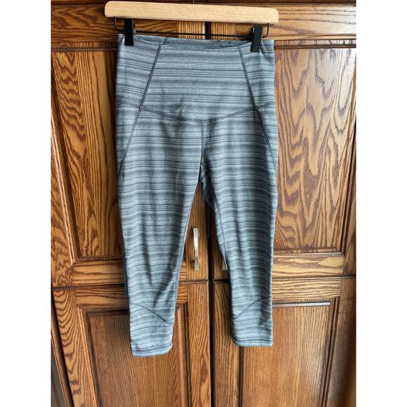 Zella Gray Striped Cropped Leggings - Women's Small - Picture 2 of 6